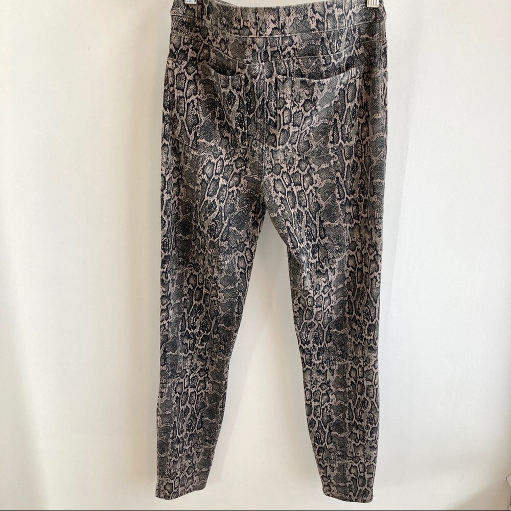 NWT SPANX Snakeskin Jeanish Pullons - Picture 4 of 4